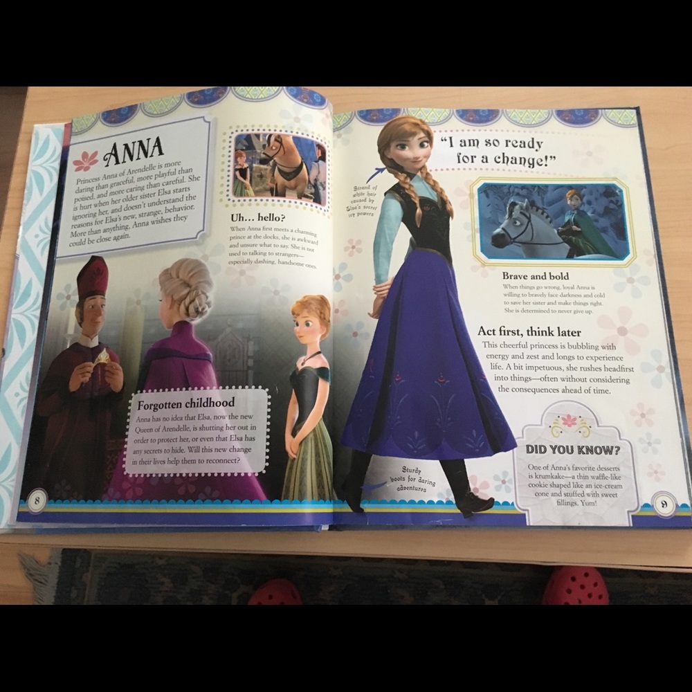 Disney Essential Frozen Guide Book - Picture 2 of 8